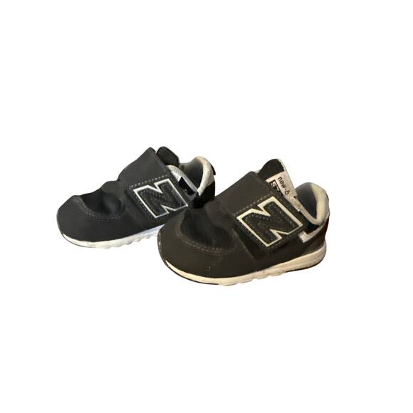 NEW BALANCE TODDLER size 5 sneakers - Picture 2 of 6